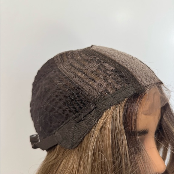 WIG Long Ombre Medium Blonde Wig with Dark Roots - Front Closure Mesh - Picture 9 of 9